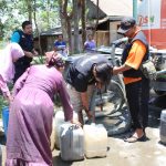 Drooping air bersih Dompet Sejuta Harapan di daerah kekeringan