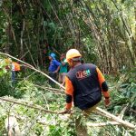 Relawan Muda DSH bantu warga terdampak angin puting beliung manisrenggo.