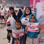 Belanja bersama yatim Solo dan Jilbab Mart