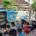 Hadirkan Perpustakaan Bergerak di Dukuh Patikesit, Bawa Semangat Membaca untuk Anak Desa