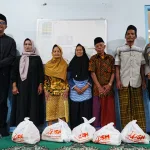 Ngabuburide 2026 RamadiveFest di Polanharjo, Bupati Klaten Serahkan Paket Sembako untuk Dhuafa