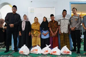 Ngabuburide 2026 RamadiveFest di Polanharjo, Bupati Klaten Serahkan Paket Sembako untuk Dhuafa
