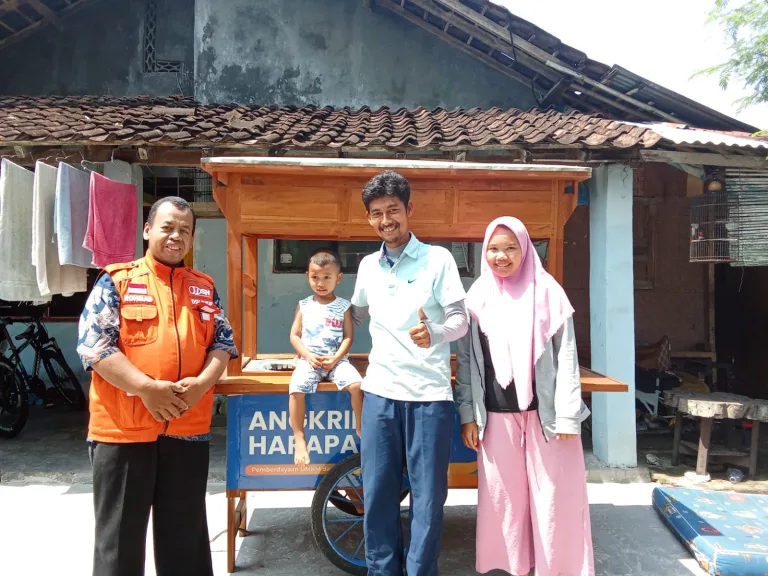 Menjemput Harapan di Srago Cilik: Kolaborasi DSH dan YBM Brilian Hadirkan Gerobak Angkringan