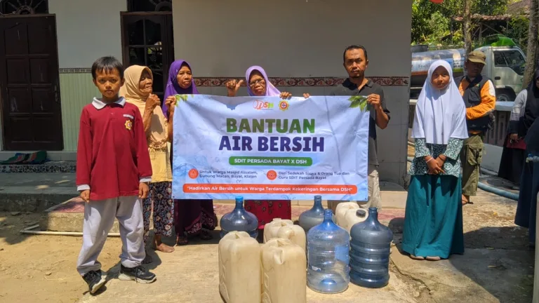 Suplay Air bersih warga gunung macan