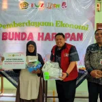 Salurkan Modal Usaha dan Alat Pembuat Kue untuk 10 Peserta Bunda Harapan