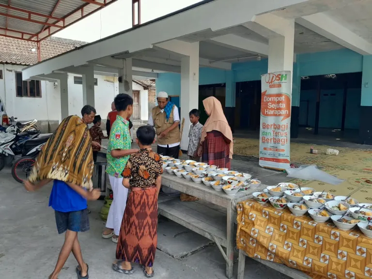 DSH Bersama SOP Sor Pelem 07 Hadirkan Jumat Berkah di Masjid Ar Rohmat
